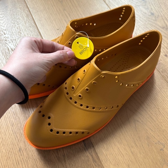 Biion Men's Oxford Bright Spikeless Shoe - Tan/Orange - Size 9 (42.5) - NWT - Picture 4 of 7